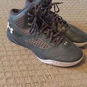 Men's basketball shoes. Size 11.